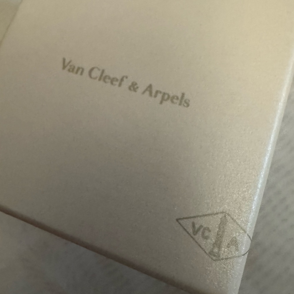 Van Cleef & Arpels 💯% Authentic luxury Green Velvety Jewelry or storage Box Set - Picture 8 of 8